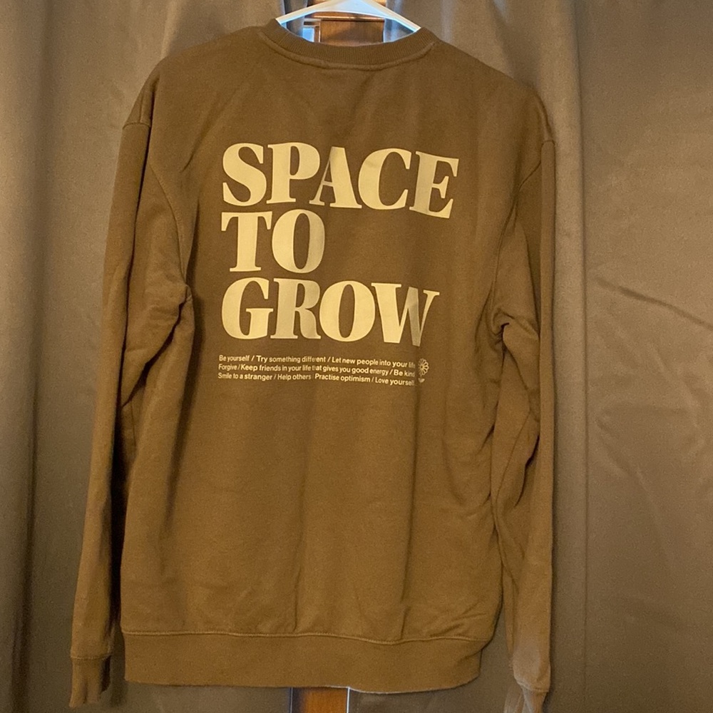 H and M Crew Neck - Picture 2 of 2